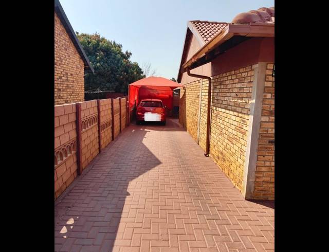 3 BEDROOM HOUSE FOR SALE IN GEELHOUTPARK